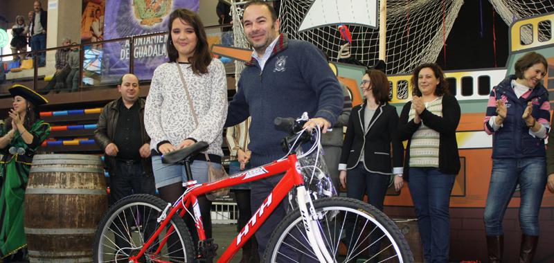 Ganadora sorteo bicicleta.